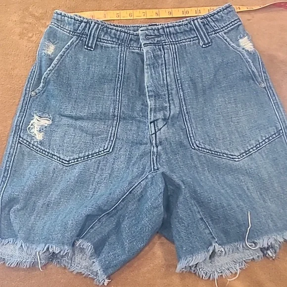 Free People Medium Wash Blue Button Fly High Rise Baggy Shorts Women's Size 4 - Picture 1 of 12